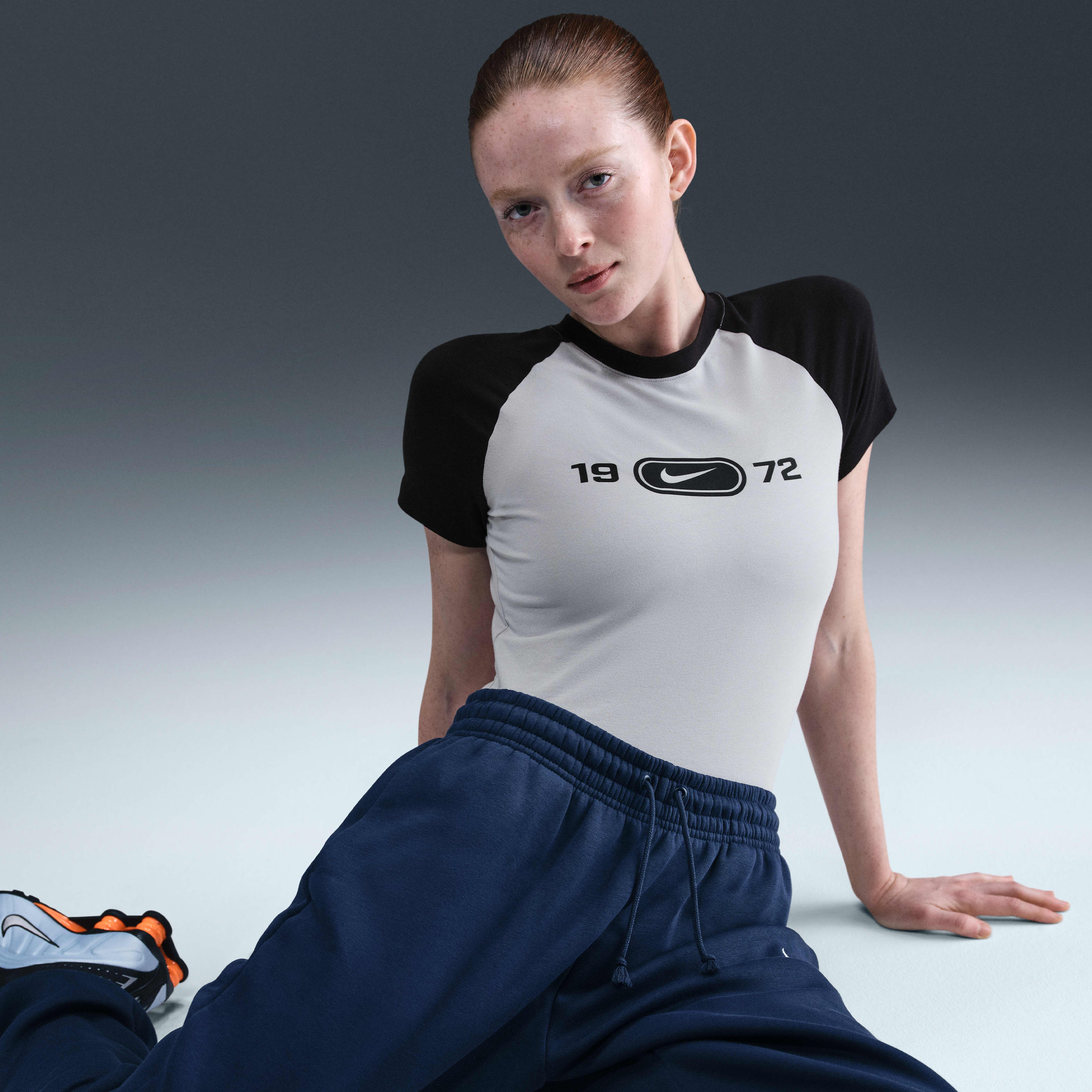 ★ Nike★ Sportswear Chill Knit Slim Graphic T-Shirt W Blac Nike | Sportswear Chill Knit Graphic T-Shirt - Black | The